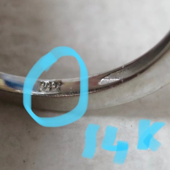 14k gold Diamond Ring - Picture 7 of 8